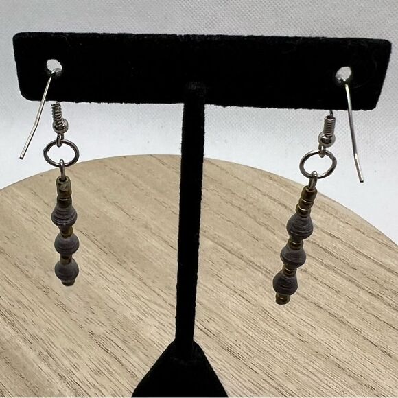 🍭6/$30 Gray silver and gold tone dangle drop earrings - Picture 3 of 4